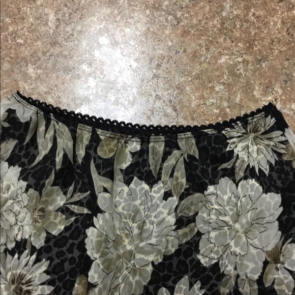 Petite skirt and top set. NWT - Picture 5 of 5